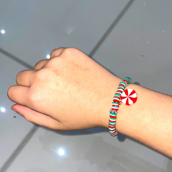 A very beautiful winter theme bracelet. It is comfy to wear and looks elegant! - Picture 1 of 3